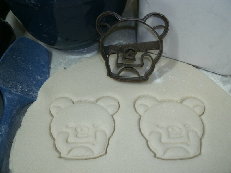 BEAR FACE CUTE ANIME TEDDY PEEK-A-BOO STUFFED ANIMAL COOKIE CUTTER PR777