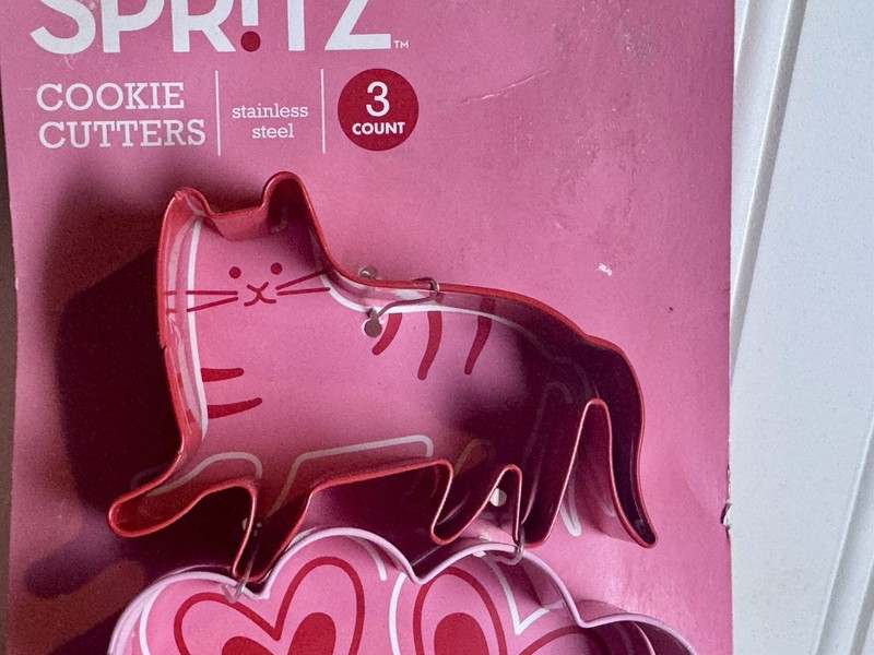 Set Of 3 Stainless Steel Spritz Cookie Cutters - Cat, Hearts, Dog gallery