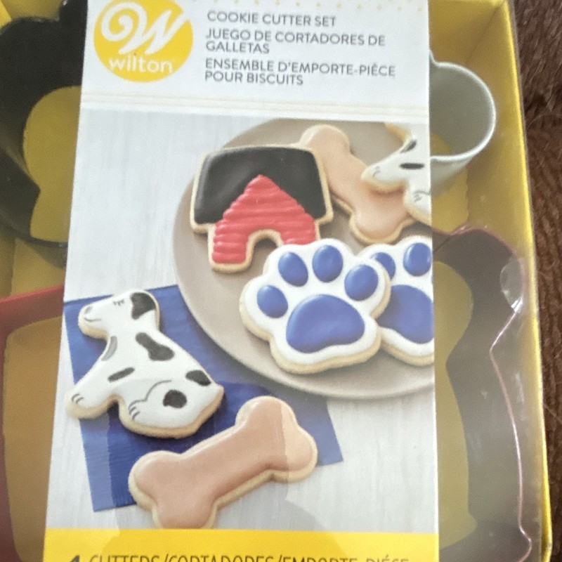 Wilton Metal Cookie Cutter Set 4-Pack Dog Paw Bone Doghouse Easy Clean gallery
