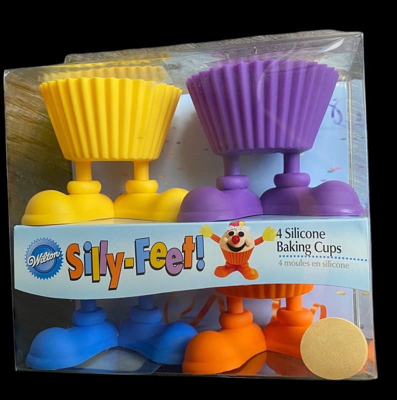 Wilton Silly Feet 4 Silicone Baking Cups , 4-Count gallery
