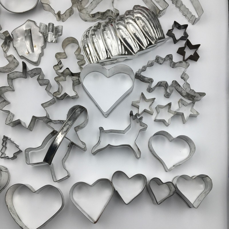 LOT of 51 VTG Metal Cookie Cutters Candy Cake Molds, Christmas Halloween Easter gallery