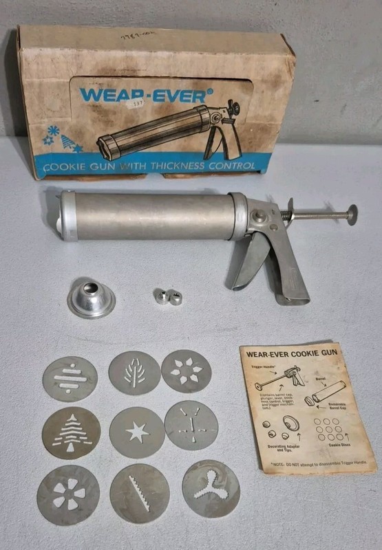 Vintage Wear-Ever Cookie Gun Thickness Control Press Pastry Tips Decorator W/Box