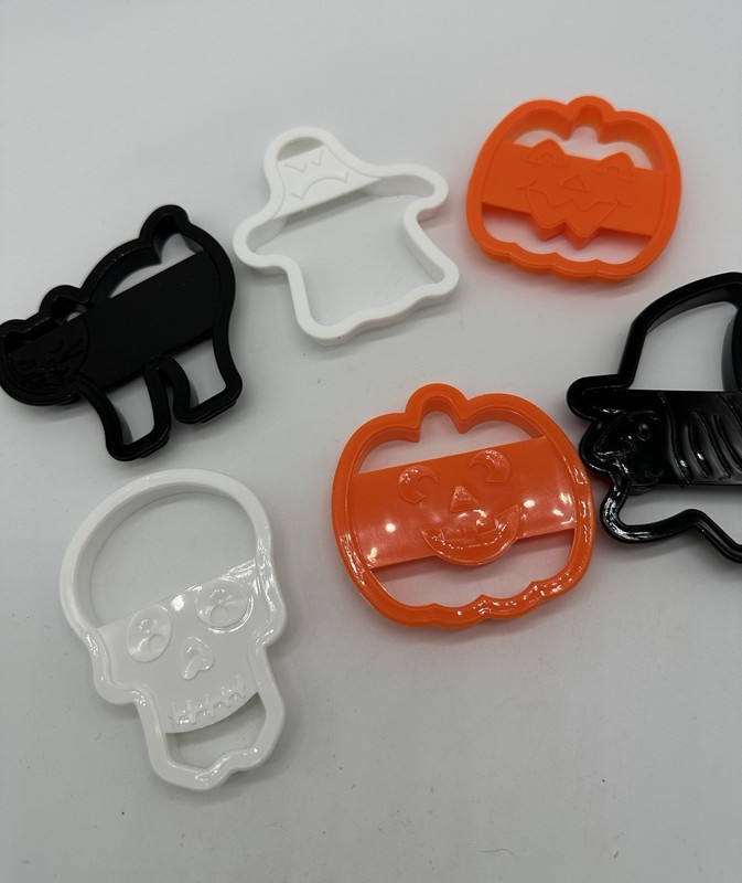 Vintage Lot of 6 Halloween Plastic Cookie Cutters Wilton 1996 gallery