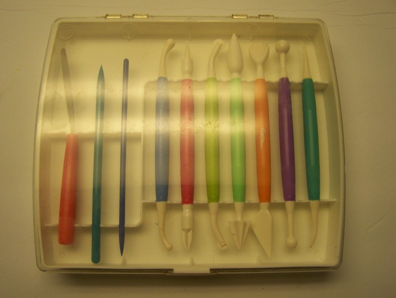 Wilton, 10 Piece Gum Paste Tool Set – Fondant Cake Decorating Case