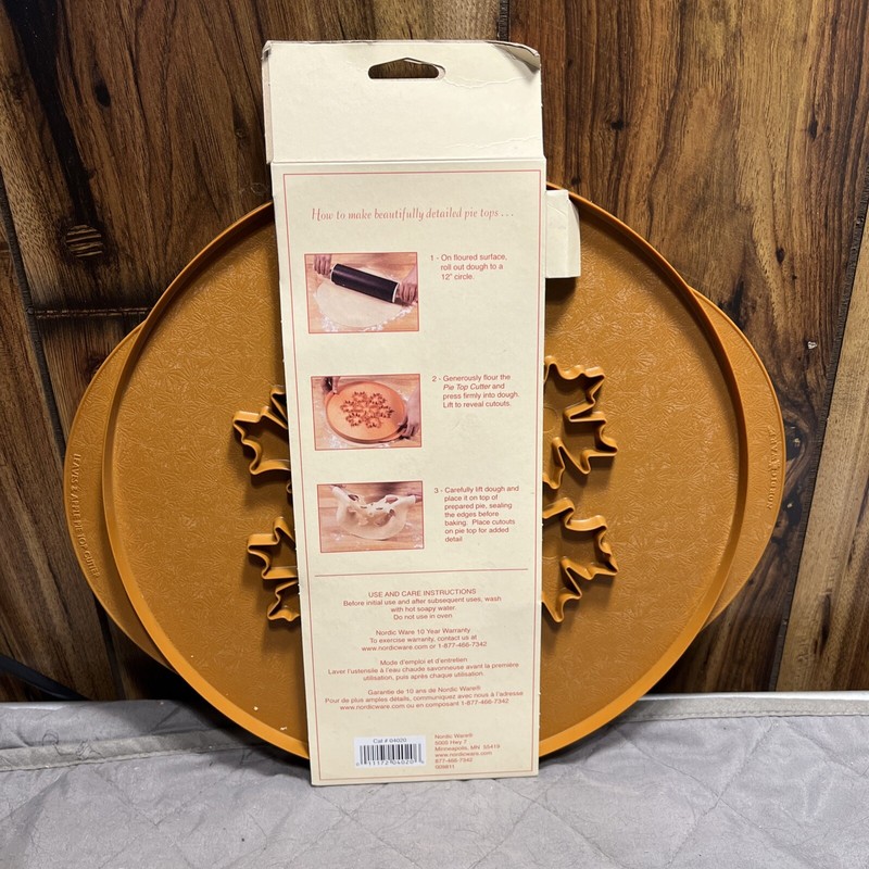Nordic Ware 04020 Apple & Fall Leaves Double Sided Pie Top Cutter Decorator/ 31 gallery