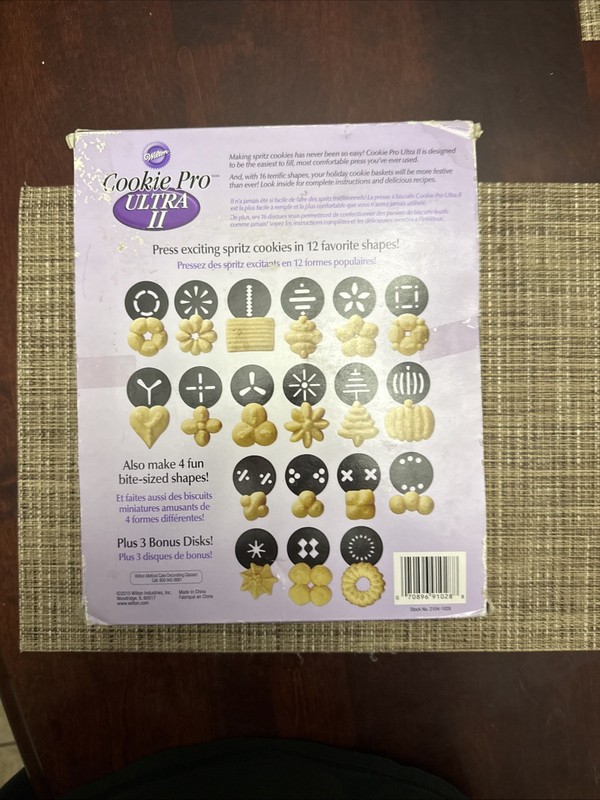 Wilton Cookie Pro Ultra II Soft Grip w/17 Shape Discs Cookie Press Baking gallery