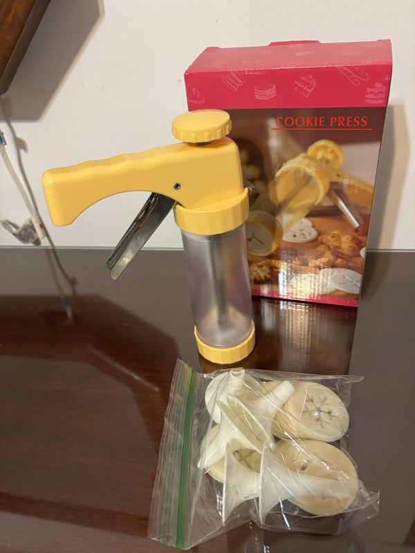 Deluxe Cookie Press Spritz Gun With 16 Disc And 6 Nozzles In Original Box gallery