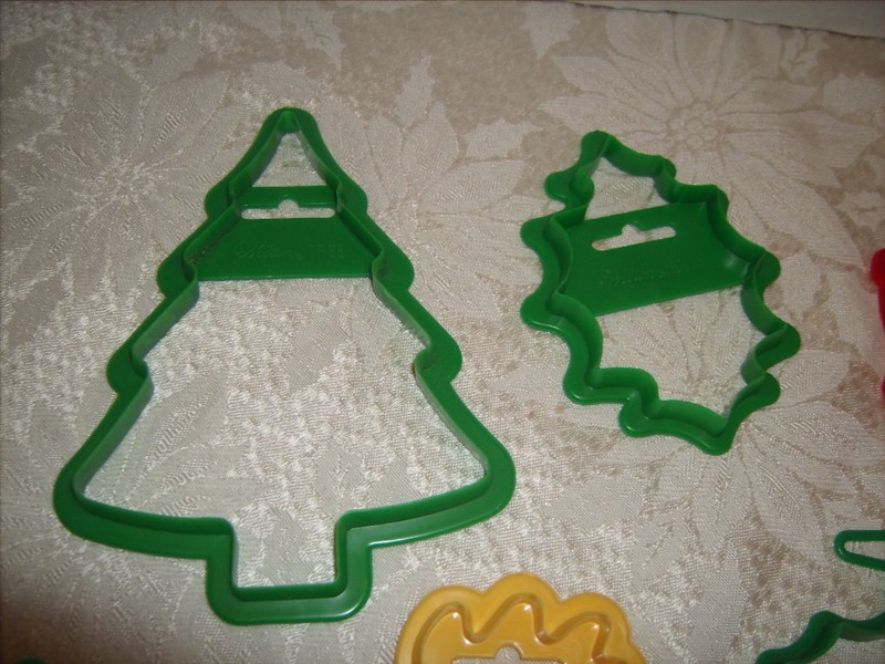 LOT of 11 WILTON CHRISTMAS WINTER SHAPE COOKIE CUTTERS - Reindeer Star & More gallery