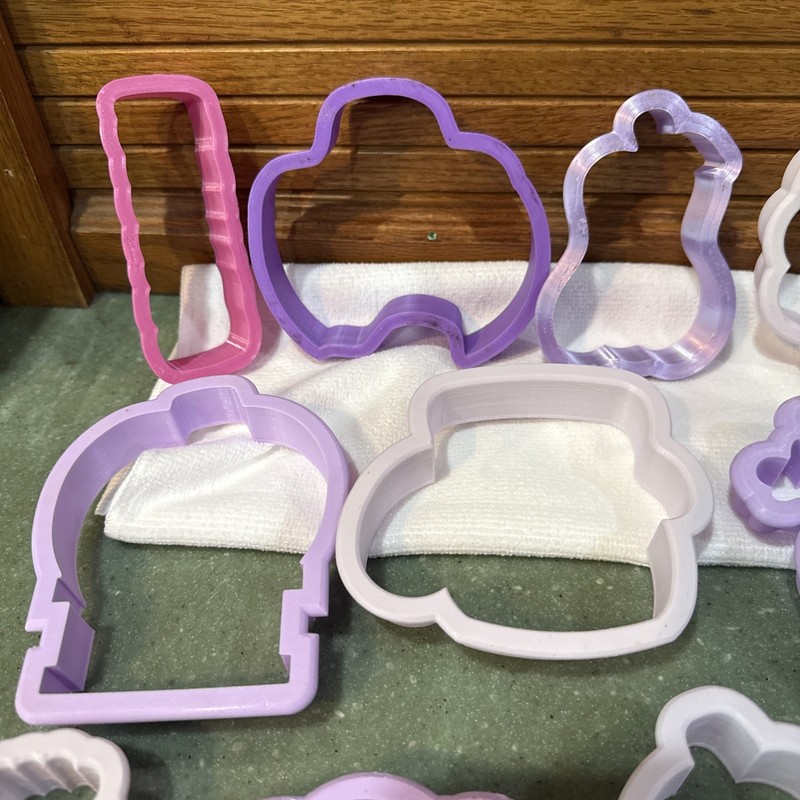 Lot Of 20 Cookie/Playdoh Cutters, 3D print Halloween Elf Pumpkin various gallery