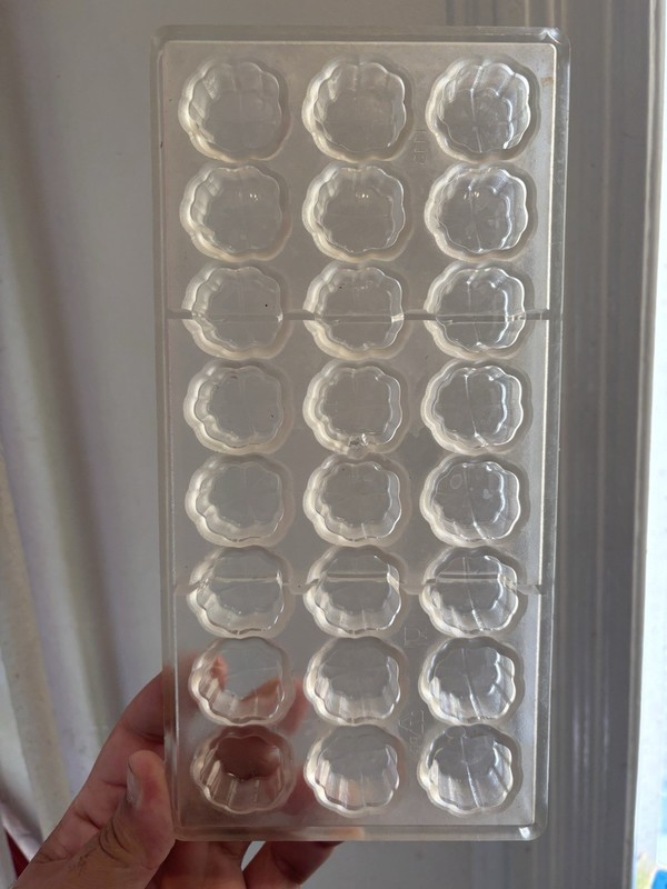 Polycarbonate Chocolate Candy Molds - Clover Or Flower Shape gallery
