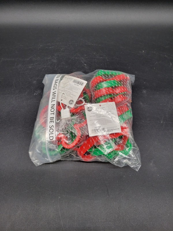 Brand New 2009 Lot of 24 Wilton Plastic Christmas Cookie Cutters – 4 Packs of 6