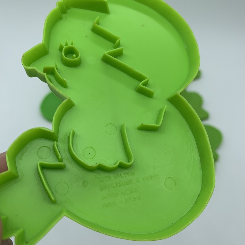 Vtg 1978 Wilton EASTER Cookie Cutters Green Plastic Duck Chick Rabbit Lamb Craft gallery