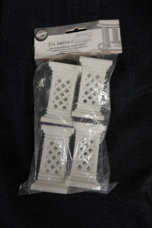 Wilton 3 inch Lattice Columns 4 ct / 303-2131 / NEW