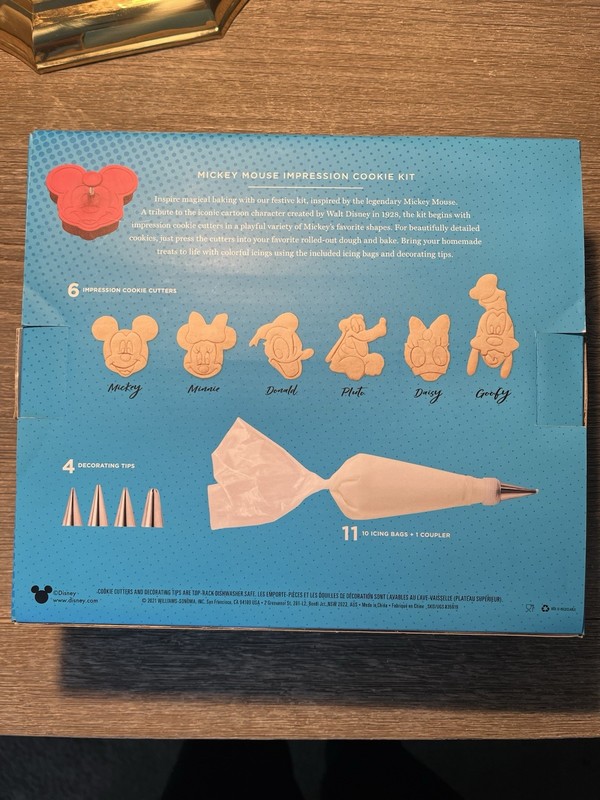 Williams Sonoma Mickey and Friends Cookie Baking Kit 21 Pieces New In Box gallery