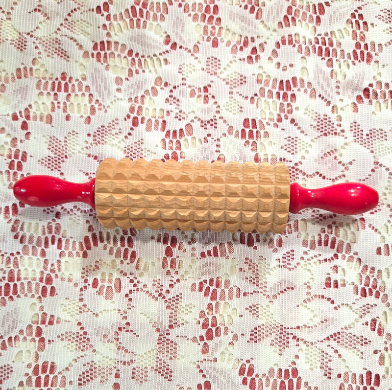Rolling Pin Textured Kruskavel (Swedish) Waffled Kid Size (Slightly Used)