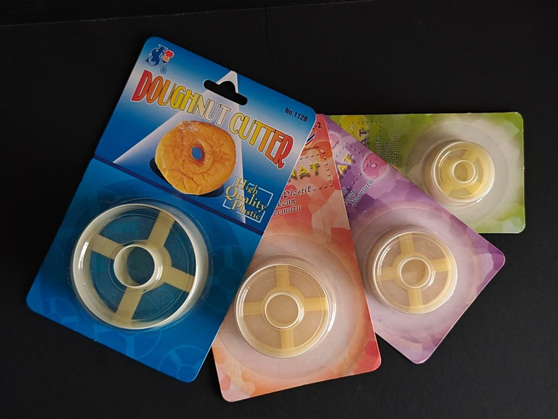 4pcs Multi-size Malaysian Plastic Daughnut Cutter Mold Donut Ring Maker Tool NEW gallery