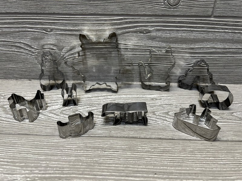 Metal Cookie Cutters Lot Of 10 Assorted Cat Tree Tooth Snowman and More