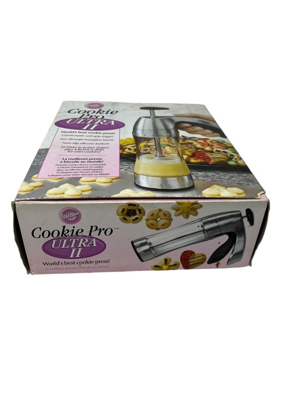 Wilton Cookie Press Cookie Pro Ultra II Spritz Gun Kit 16 Discs Soft Grip gallery