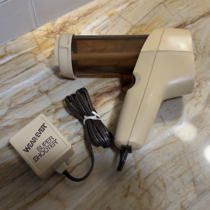 VINTAGE Wear-Ever Super Shooter Electric Cookie Pastry Gun New Open Box gallery