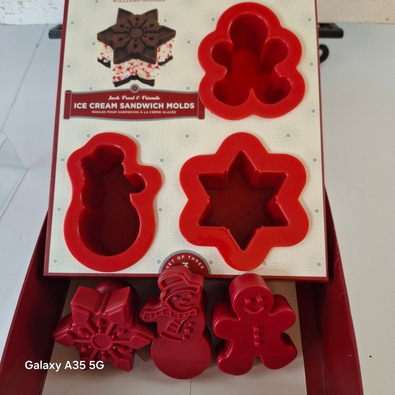 Williams Sonoma Jack Frost & Friends Holiday Ice Cream Sandwich Molds Set of 3 gallery