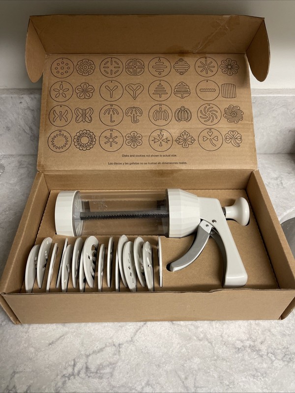 Pampered Chef 1 Cookie Press 1525 Pastry 16 Molds Retired Never Used, Open Box gallery