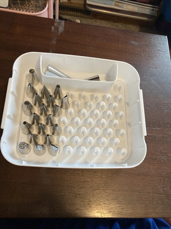 Wilton Decorate Smart Tip Organizer Case And 22 Tips - Free Shipping gallery