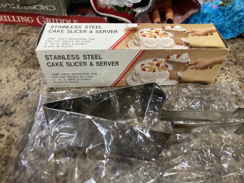 STAINLESS STEEL CAKE SLICER & SERVER * EASILY CUT & PLACE IN PLATE * TAIWAN