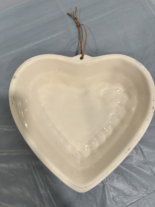 Vintage Hartstone Stoneware Heart Cake Mold Hanging Wall Decor Pink Spongeware gallery