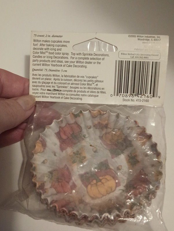 Vintage Harvest Wilton Cupcake Liners 75 Regular & 100 Mini gallery
