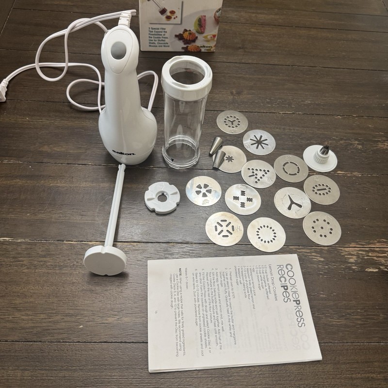 Salton Electric Cookie Press CKM25 Spritz Maker 12 Discs 3 Filler Tips Complete gallery