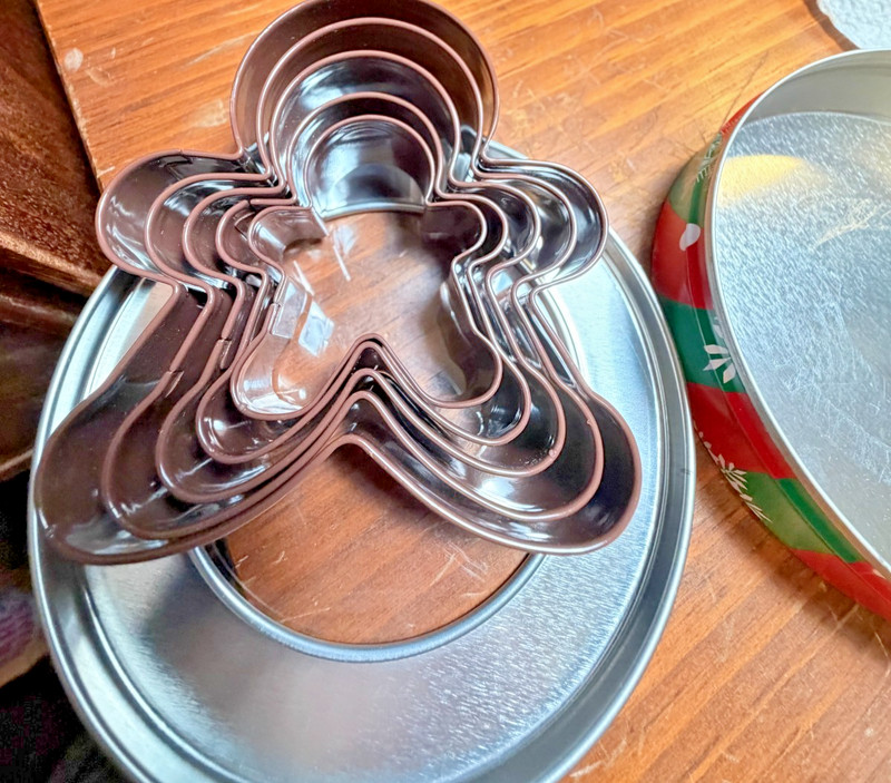 CHRISTMAS 5 Piece Cookie Cutter Set GINGERBREAD MEN - Stainless Steel in Tin gallery