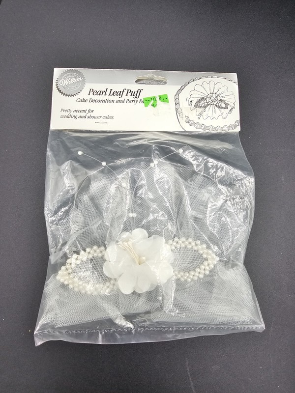 Wilton 2 Small Oval Bases Cake Decoration & Pearl Leaf Puff Wedding Shower gallery