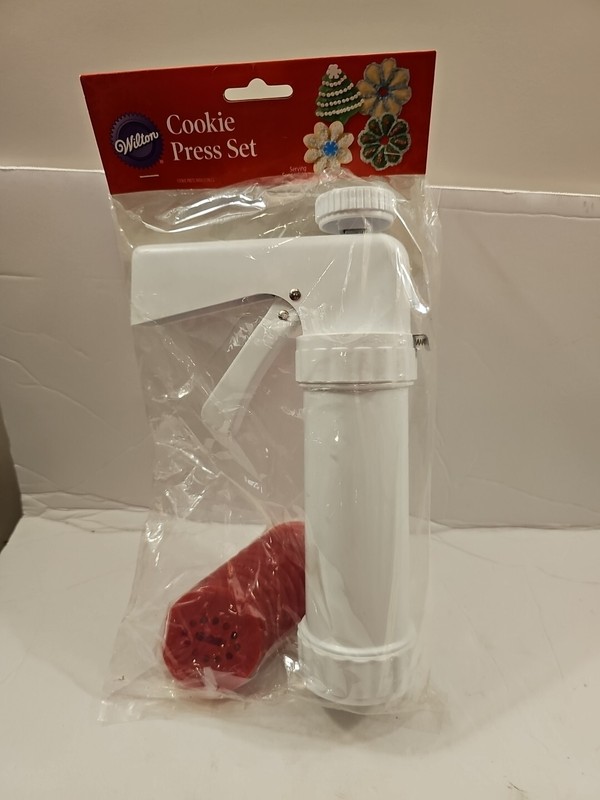 Wilton Cookie Press Set With Holiday Disc Patterns