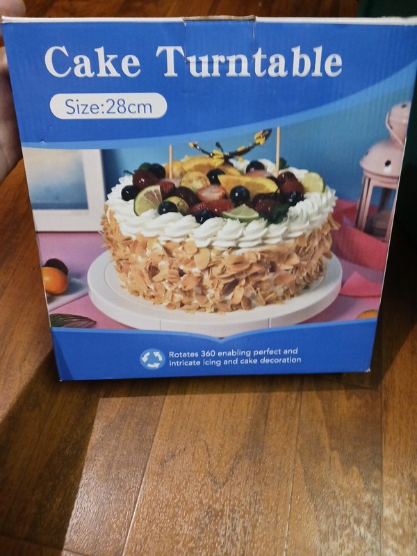 Rotating Cake Turntable 11 in / 28 cm and Cake Decorating Kit 219 Pieces KN100-1
