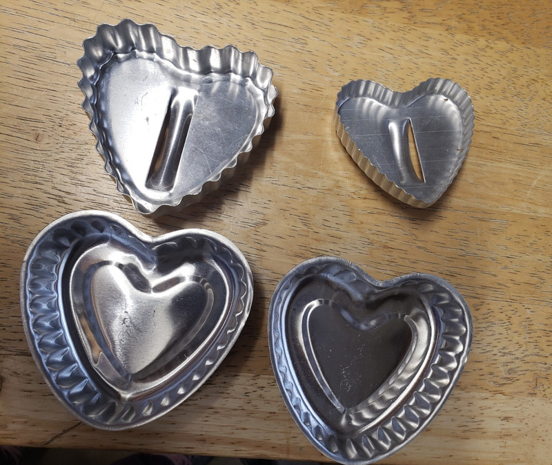 Hearts VTG lot of 4 Aluminum Handles Crinkle Cookie Cutters & Jello Molds CRAFT gallery