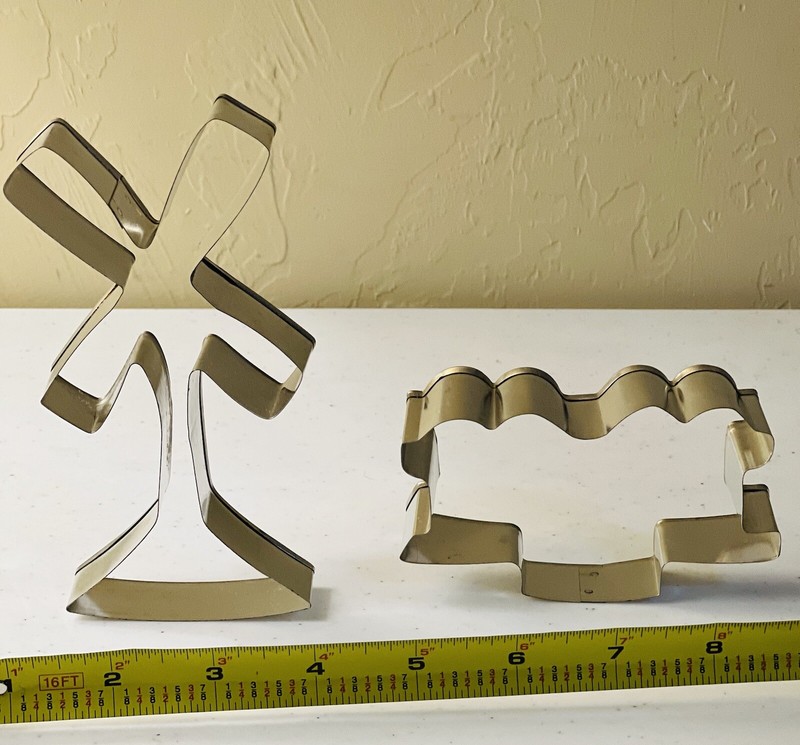 Random Assorted Steel Cookie Cutter Set 2 Piece Set