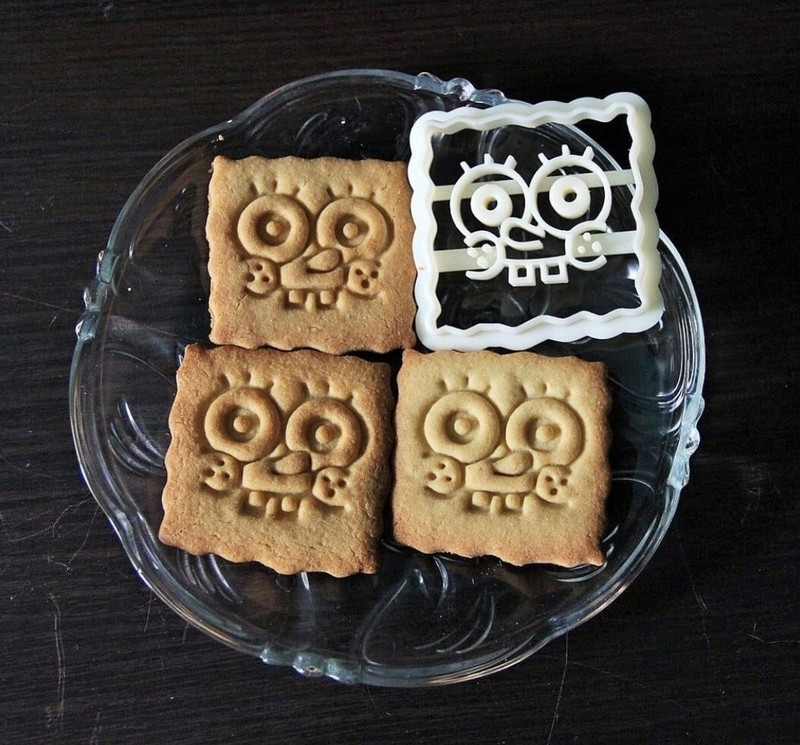 SpongeBob SquarePants Cookie Cutter – Nickelodeon Baking Tool for Kids 4×4