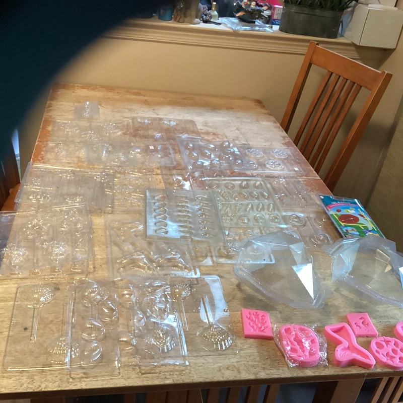 Vintage-Now Mixed lot of 33 Chocolate/Pop molds hard plastic holiday, Fire, Etc