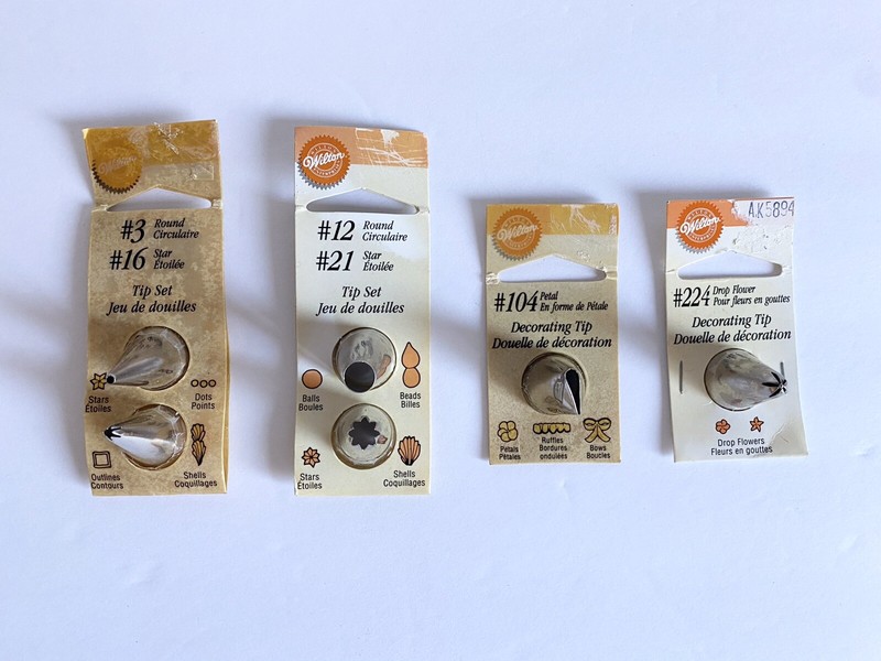 New Vtg Wilton Decorating Tips #3, 16, 12, 21, 104, 224 in the packages