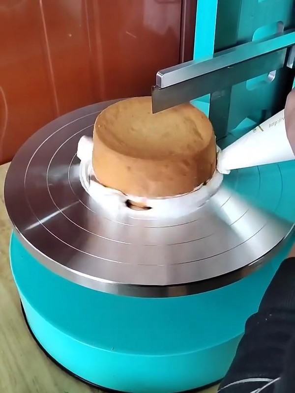 Automatic Cake Spreading Machine Cake Cream Coating Spatula Spreader Decorating gallery