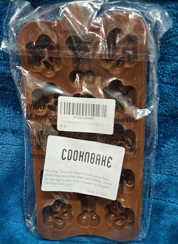 Silicone Molds Dog 4 Pack Dog Bone & Paw Treat Mold Baking Mold Candy Molds gallery