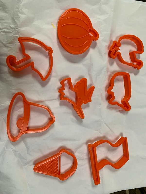 Roshco - Baker's Advantage - 96 Piece Cookie Cutter Set (2", 3" & 4") gallery