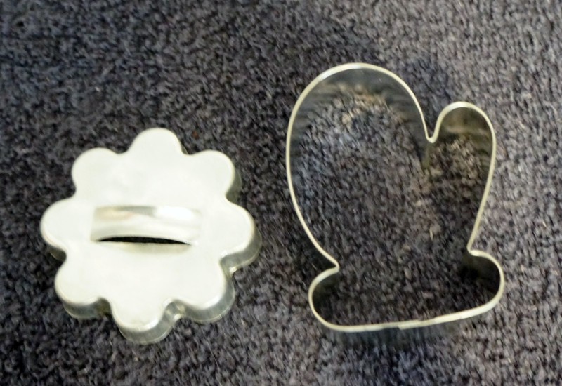 14 Cookie Cutters And 1 Set Of 4 Spreaders gallery