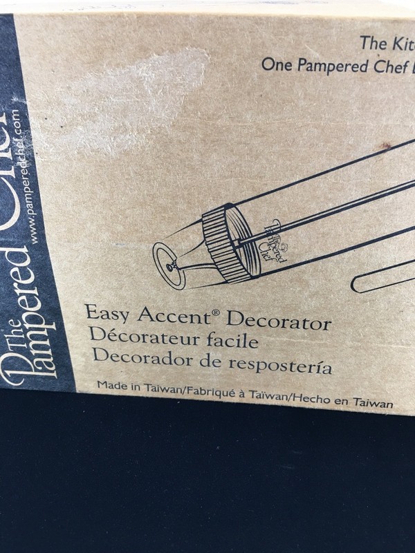 The Pampered Chef #1778 Easy Accent Decorator Cake Frosting Baking w/ Box gallery