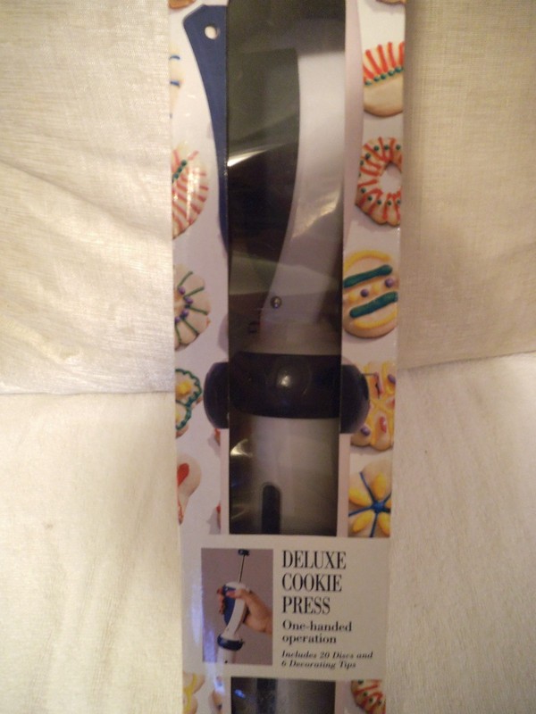 NEW BAKERS ADVANTAGE/ ROSHCO 20 DISCS COOKIE PRESS & 6 DECORATING TIPS 1 HANDED gallery