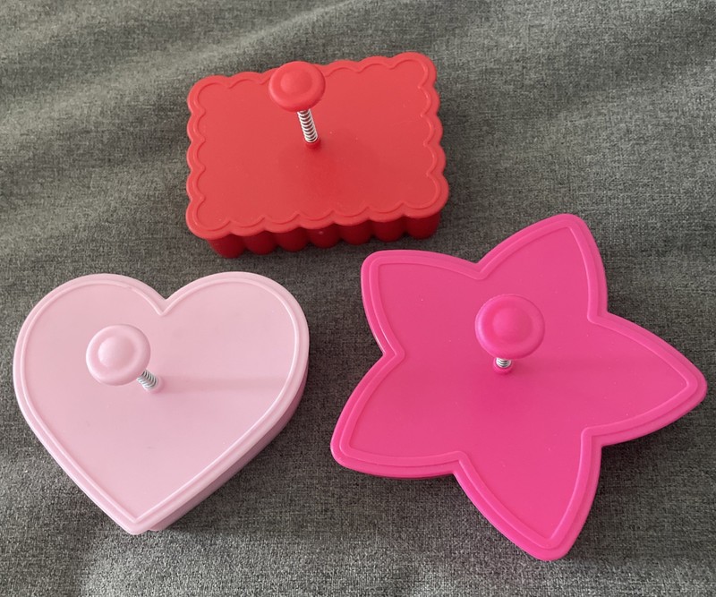Message Plunger Cookie Cutters Heart,Star, Scalloped Square No Letters gallery