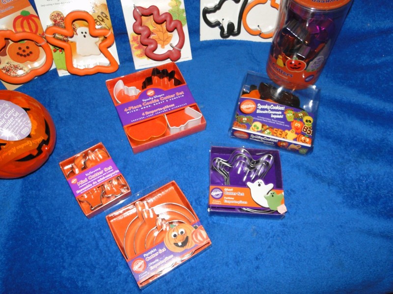 New Vintage Wilton Halloween Cookie sets, you pick from 11 kinds gallery