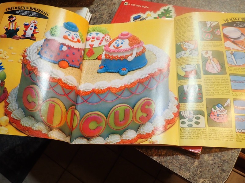 Wilton Cake Decorating ~ 1979 Yearbook - softcover gallery