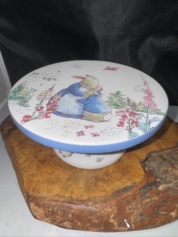 The World of Beatrix Potter Momma & Peter Rabbit Cake Stand Dessert Pedestal (Z)