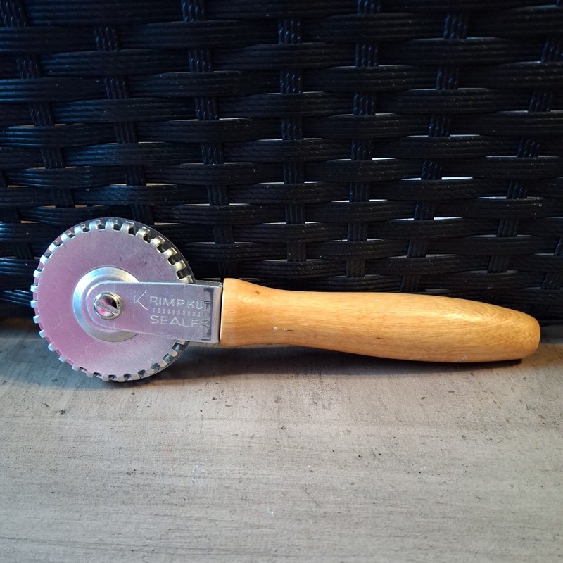 Krimpkut Sealer Pastry Cutter and Sealer,Pies, Cookies,Dough,Bake,Pasta,Pastries